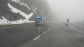 Bolu Dağı’nda sis ve yağmur etkili oluyor