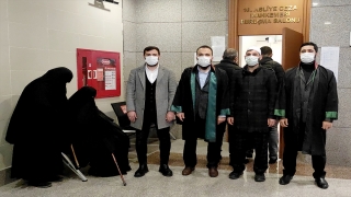 Çarşaflı kadın fotoğrafı paylaştığı iddia edilen doktora hakaretten yargılanan sanıkların beraatine hükmedildi