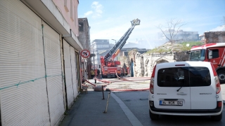 Fatih’te kimyasal maddelerin bulunduğu depoda yangın