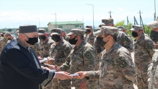 Gürcistan Savunma Bakanlığından Müslüman askerlere Kur’anı Kerim hediyesi