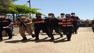 İzmir’deki organize suç örgütü operasyonunda yakalanan zanlılardan 7’si tutuklandı