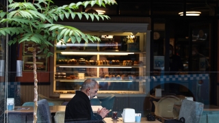 İstanbul’da kademeli normalleşme kapsamında işletmeler müşteri kabul etmeye başladı