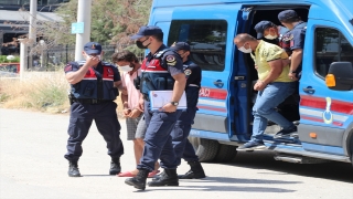 Denizli’de mahrem görüntülerini kaydettikleri kişilere şantaj yaptığı öne sürülen iki kişi yakalandı