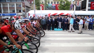 Gençlik ve Spor Bakanı Kasapoğlu, İstiklal Yolu Bisiklet Yarışı’nı başlattı