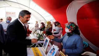 Diyarbakır annelerine destek ziyaretleri sürüyor