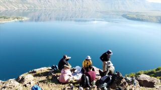 Nemrut Krater Gölü’nde çevre temizliğine dikkat çekmek için doğa yürüyüşü