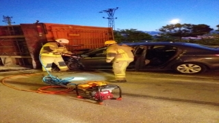 Bursa’da otomobil devrilen tıra çarptı: 1 ölü, 2 yaralı