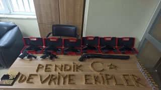 Pendik’te bir evde 10 silah ele geçirildi