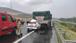 Bursa’da tıra çarpan otomobilin sürücüsü hayatını kaybetti