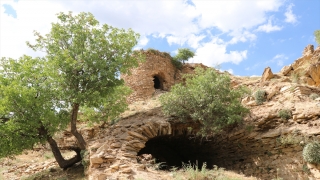 Siirt’te sarp dağların zirvesindeki tarihi İrun Kalesi turizme kazandırılmayı bekliyor