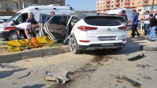 Hakkari’de otomobil ile hafif ticari araç çarpıştı: 9 yaralı