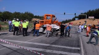 Uşak’ta 8 aracın karıştığı zincirleme trafik kazasında 8 kişi yaralandı