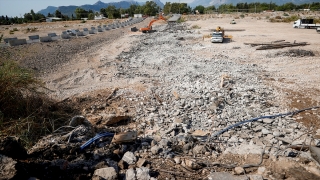 Antalya’da trafiğin yoğun olduğu güzergahtaki 2 köprü yeniden yapılmak için yıkıldı