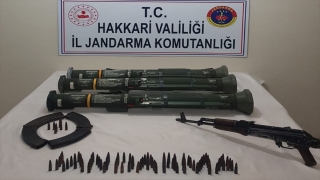 Hakkari’de mağaraya gizlenmiş tanksavar silahları ele geçirildi