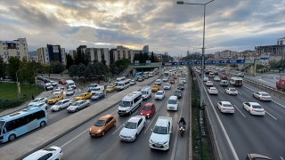 İstanbul’da trafik yoğunluğu yaşanıyor