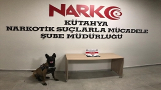 Kütahya’da bir otomobilin direksiyon bölümünün altında kokain ele geçirildi