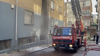 Bayrampaşa’da mobilya deposunda çıkan yangın söndürüldü