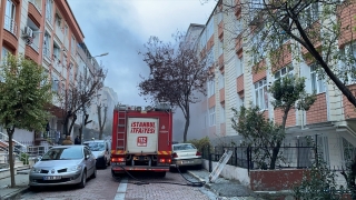 Avcılar’da yeraltı kablolarında çıkan yangın söndürüldü