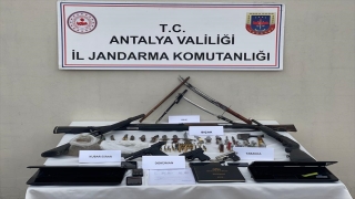 Antalya’da suç örgütü operasyonunda 8 kişi yakalandı