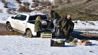 Şırnak’ta yaban hayvanları için doğaya yem bırakıldı