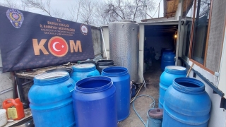 Bursa’da çiftliklerde 2 bin 400 litre sahte içki ele geçirildi