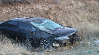 Adıyaman’da domuz sürüsüne çarpan araçtaki 3 kişi yaralandı