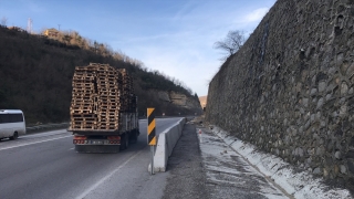 Zonguldak’ta heyelan nedeniyle kapanan kara yolu ulaşıma açıldı