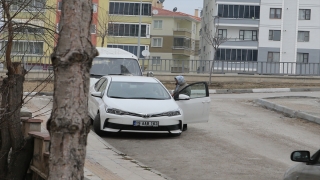 GÜNCELLEME Çorum’da otomobilin altında bulunan patlayıcı fünyeyle imha edildi