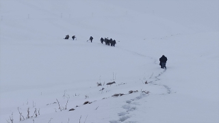 Hakkari’de su şebekesini onarmaya giden 3 kişinin üzerine çığ düştü