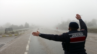 MuğlaDenizli kara yolunda kar ve buzlanma nedeniyle ulaşımda aksama yaşanıyor