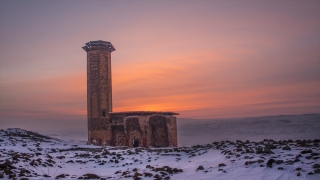 Beyaza bürünen Ani Antik Kenti masalsı güzelliğiyle yerli ve yabancı turistleri ağırlıyor