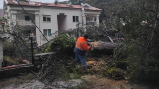 Muğla’da şiddetli yağış hayatı olumsuz etkiliyor