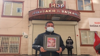 Diyarbakır annelerinin oturma eylemine Muş’tan gelen iki aile daha katıldı