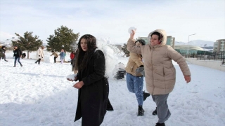 Üniversite öğrencilerinin Erzurum’daki kış kampı eğlenceli geçiyor