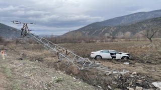 Karabük’te tarlaya devrilen otomobildeki 4 kişi yaralandı