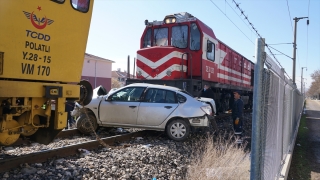 Ankara’da yük treni otomobile çarptı, 1 kişi öldü, 1 kişi yaralandı