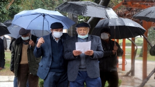 Köylüler çimento fabrikasına yapı ruhsatı veren belediye önünde eylem yaptı