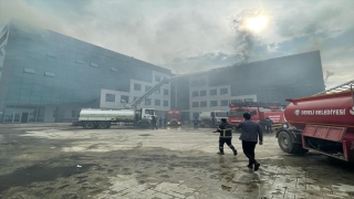 GÜNCELLEME Giresun Üniversitesi Turizm Fakültesi binasının çatısında çıkan yangın kontrol altına alındı