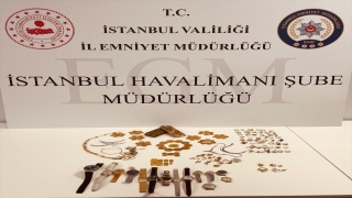 Arnavut yolcu, kıyafetinde sakladığı çantadaki altınlarla havalimanında yakalandı