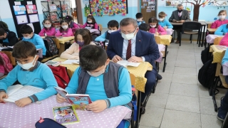 Yozgat’ta öğrenciler kitap okuyarak derse başlıyor