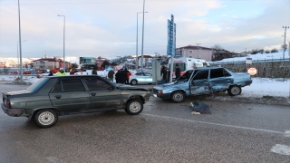 Samsun’da iki otomobilin çarpışması sonucu 4 kişi yaralandı 