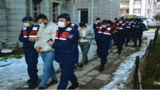 Afyonkarahisar’da tır sürücüsünü silahla yaraladıkları öne sürülen 5 zanlı tutuklandı