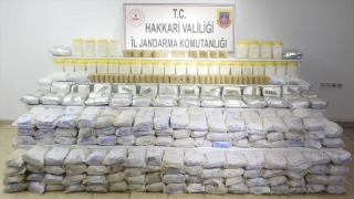 Hakkari’de 250 kilogram eroin ve 35 kilogram metamfetamin ele geçirildi