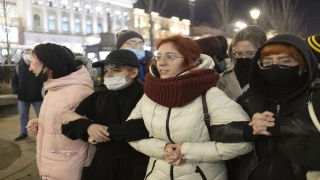 Rusya’da barış isteyenlerin gösterileri sürüyor