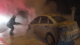 Denizli’de karısının otomobilini benzin döküp kundakladığı öne sürülen kişi aranıyor