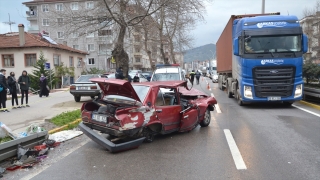 Kocaeli’nde 3 aracın karıştığı kazada 2 kişi yaralandı