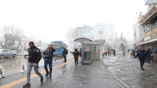 Kayseri ve Niğde’de kar yağışı etkili oluyor