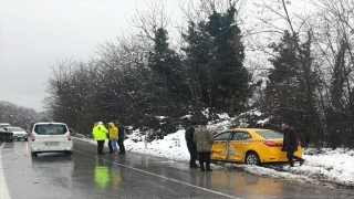 Sakarya’da bir kişinin yaralandığı zincirleme kaza, güvenlik kamerasına yansıdı