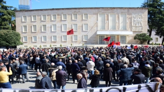 Arnavutluk’ta akaryakıt ve gıda fiyatlarındaki artış protesto edildi