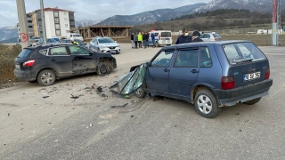 Karabük’te cip ile otomobilin çarpıştığı kazada 3 kişi yaralandı